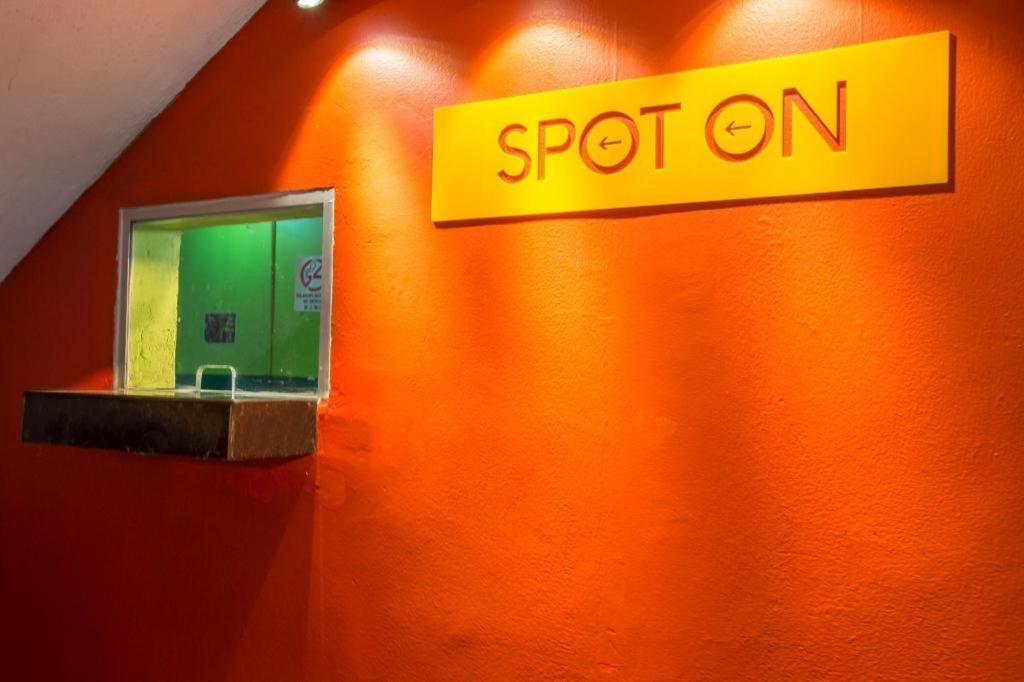 Spot On 89788 Musafir Transit Hotel Nilai Exteriör bild